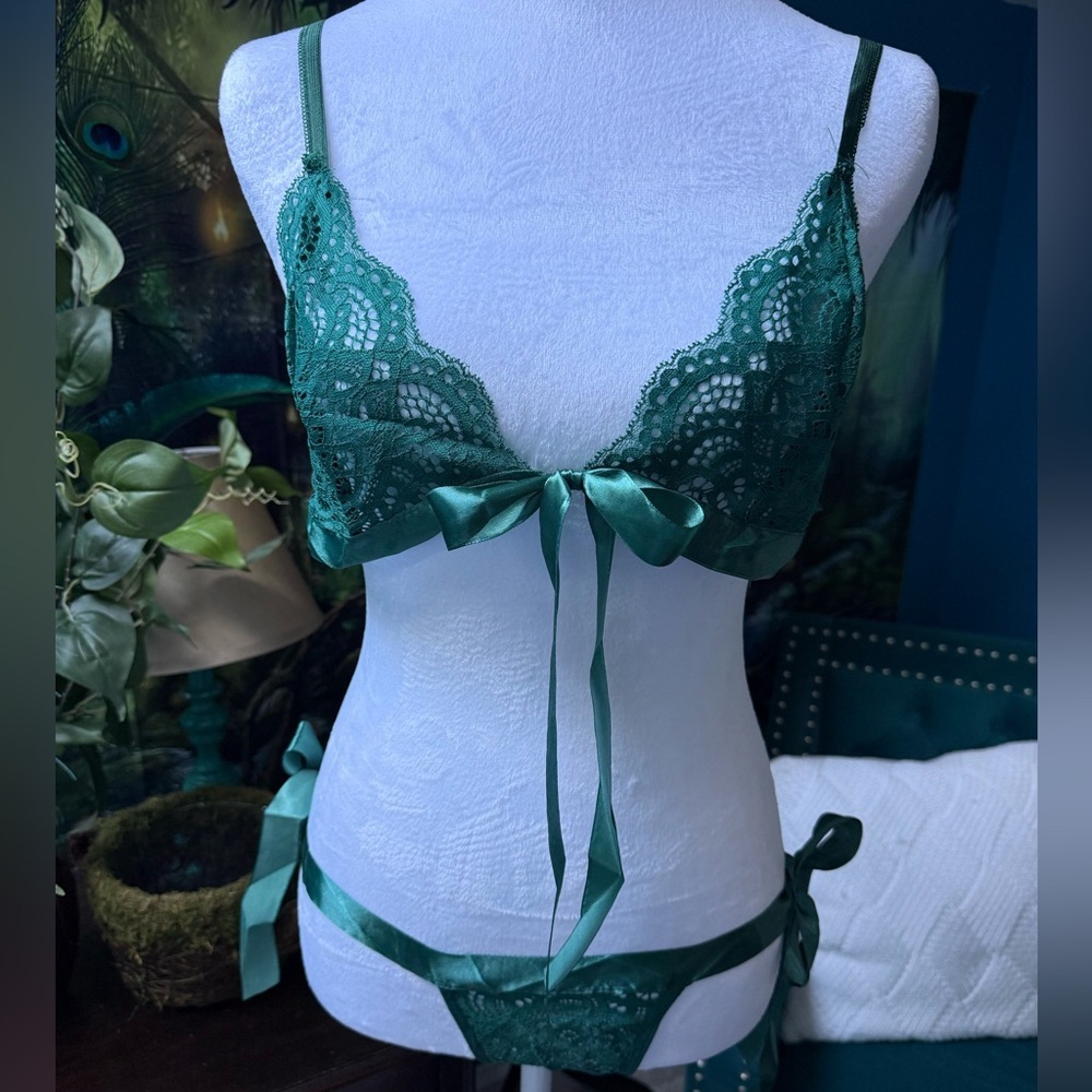 Elegant Green Lace Lingerie Set